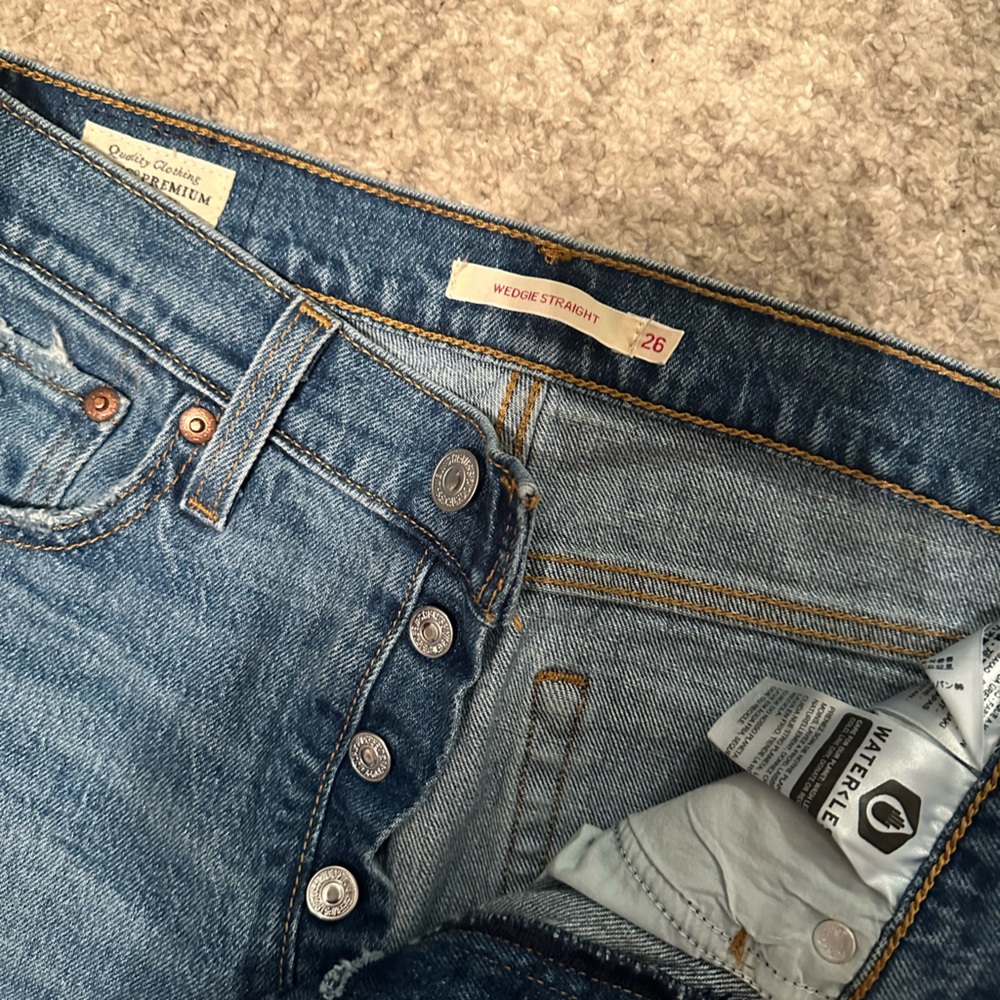 Levi’s wedgie jean